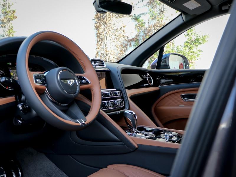 Image BENTLEY BENTAYGA EWB Azure V8 4.0 550ch