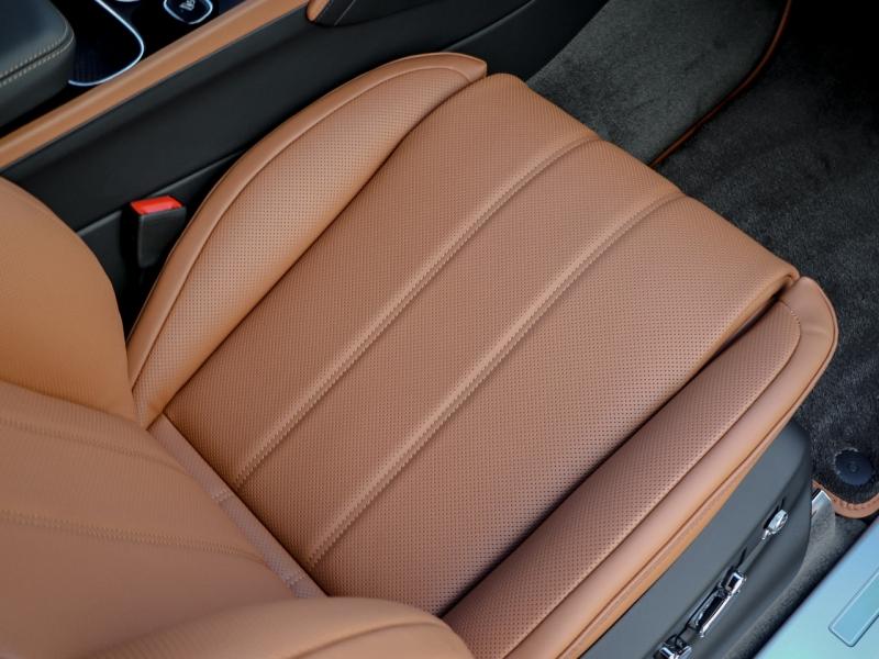 Image BENTLEY BENTAYGA EWB Azure V8 4.0 550ch