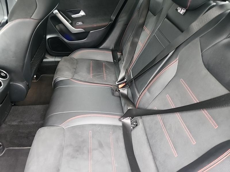 Image MERCEDES-BENZ CLA 200 d 150ch AMG Line 8G-DCT 8cv