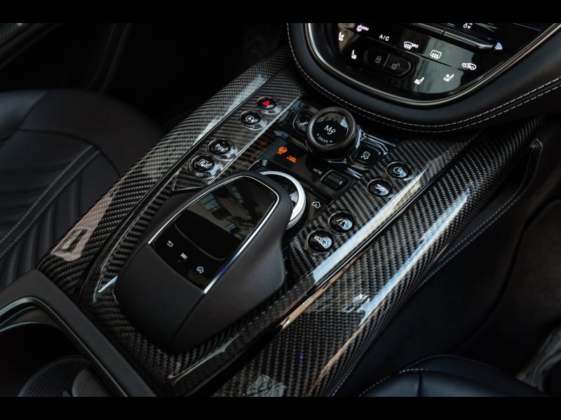 Image ASTON MARTIN DBX 4.0 V8 biturbo 707ch BVA9