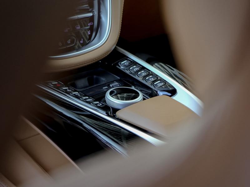 Image ASTON MARTIN DBX 4.0 V8 biturbo 550ch BVA9