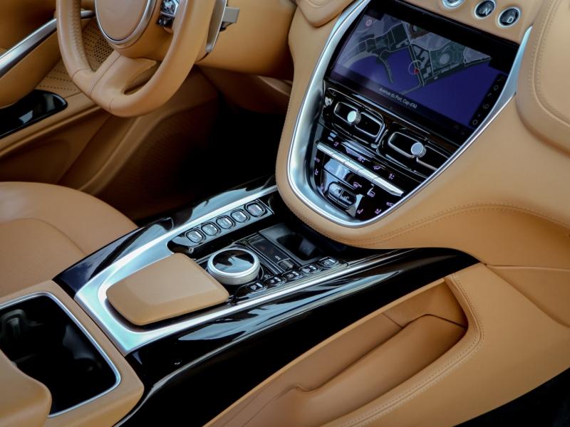Image ASTON MARTIN DBX 4.0 V8 biturbo 550ch BVA9