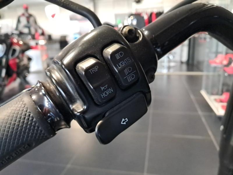 Image HARLEY-DAVIDSON Softail Fat Boy Softail Fat Boy 1690 Noir ABS 2012