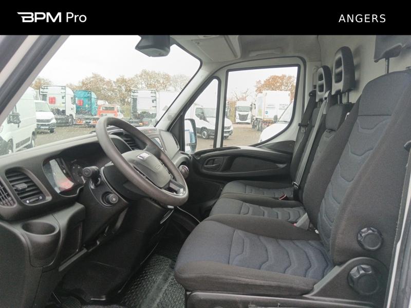 Image IVECO Daily 35S Fg 35-140H V12 / FOURGON 12m3 / 2017 / 2.3L 140CH / 35S14V12 /