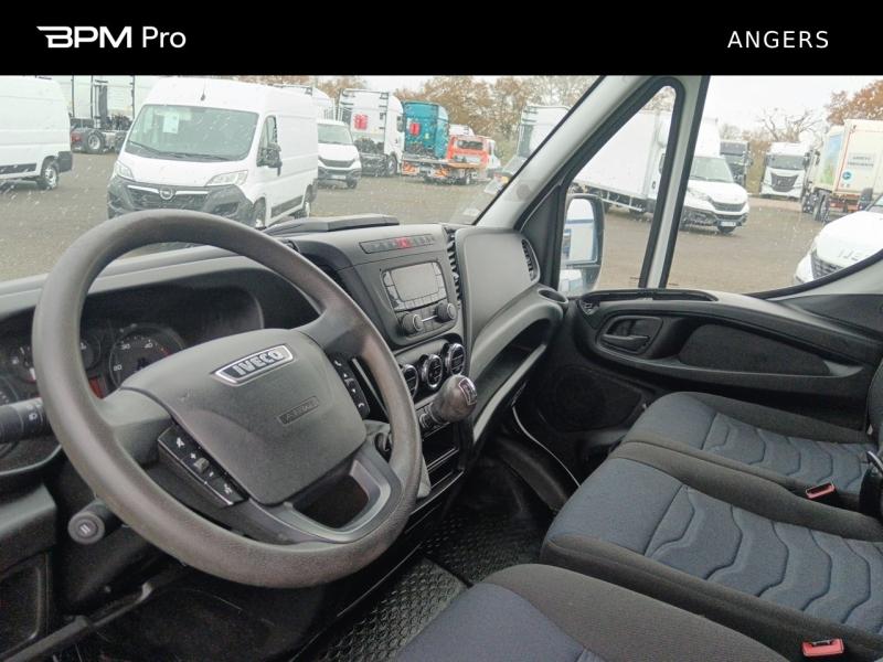 Image IVECO Daily 35S Fg 35-140H V12 / FOURGON 12m3 / 2017 / 2.3L 140CH / 35S14V12 /