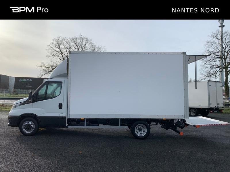 Image IVECO Daily CCb 35-160H / CAISSE & HAYON / 3L 160CH / 35C16 / 2024 /