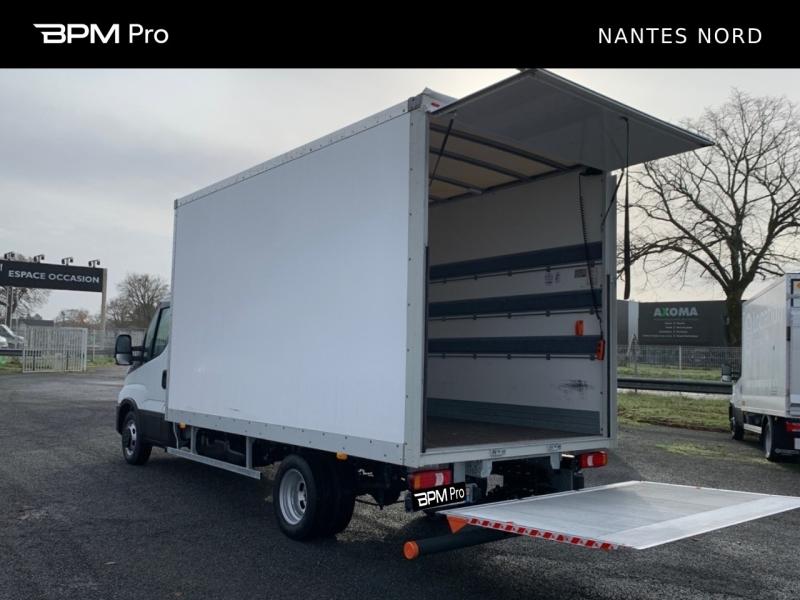 Image IVECO Daily CCb 35-160H / CAISSE & HAYON / 3L 160CH / 35C16 / 2024 /