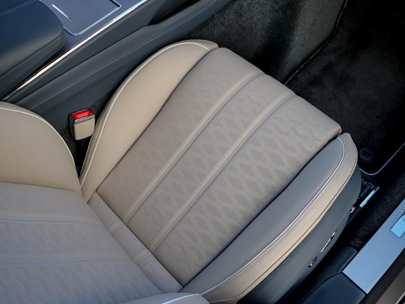 Image BENTLEY FLYING SPUR Mulliner V8 Hybrid 4.0 780ch