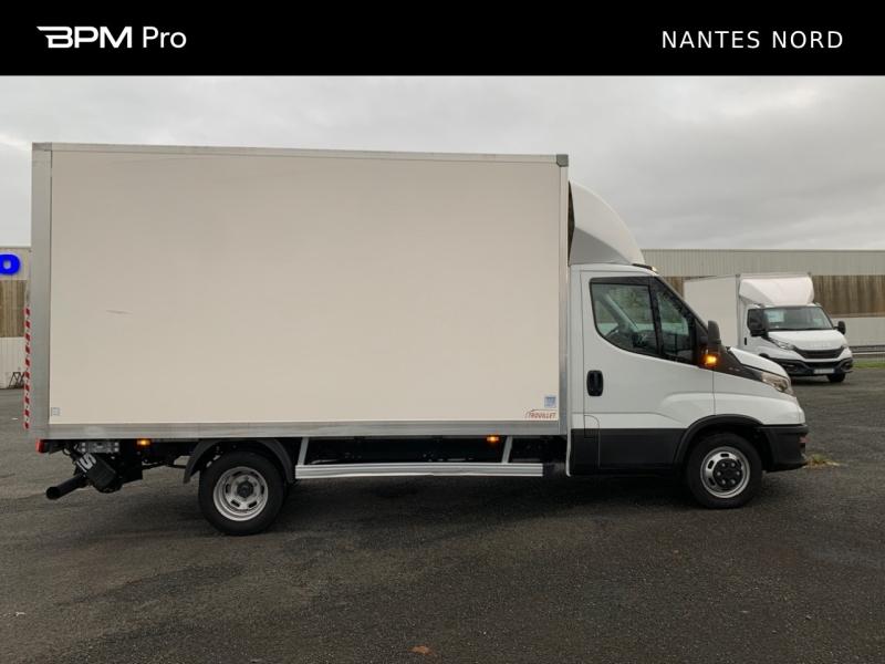Image IVECO Daily CCb 35-160H / 3.0 160CH / CAISSE & HAYON / 35C16 / 2023 /