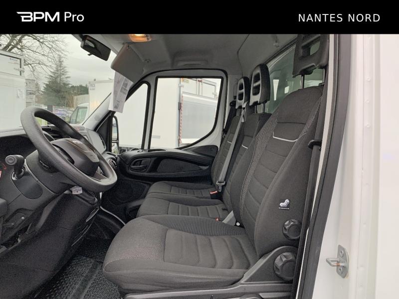 Image IVECO Daily CCb 35-160H / 3.0 160CH / CAISSE & HAYON / 35C16 / 2023 /