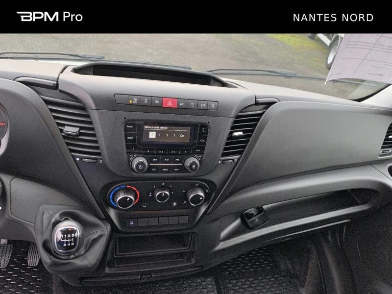 Image IVECO Daily CCb 35-160H / 3.0 160CH / CAISSE & HAYON / 35C16 / 2023 /