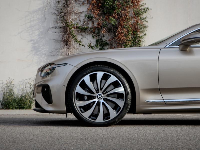Image BENTLEY CONTINENTAL GT V8 Hybrid 4.0 680ch