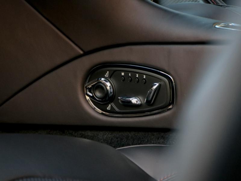 Image ASTON MARTIN DBS Coupé 770 Ultimate