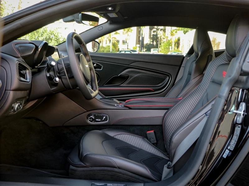 Image ASTON MARTIN DBS Coupé 770 Ultimate