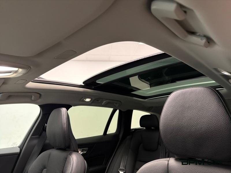 Image VOLVO V60 V60 Plus  T6 AWD Hybride rechargeable  Hybride Rechargeable (Essence)  Dark