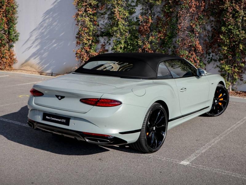 Image BENTLEY CONTINENTAL GTC Azure V8 Hybrid 4.0 680ch