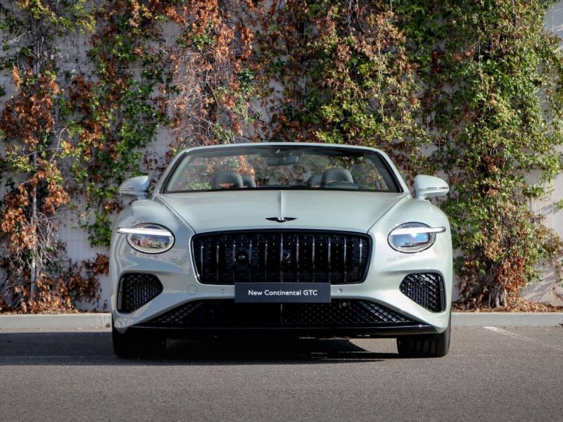 Photo BENTLEY CONTINENTAL GTC Azure V8 Hybrid 4.0 680ch