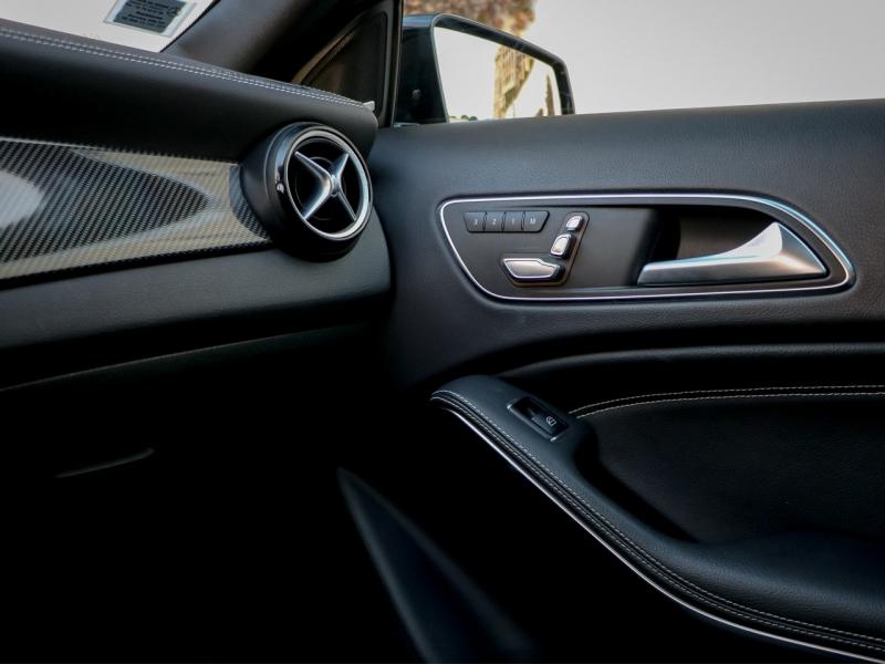 Image MERCEDES-BENZ GLA 200 d 136ch Business Executive Edition 7G-DCT Euro6c