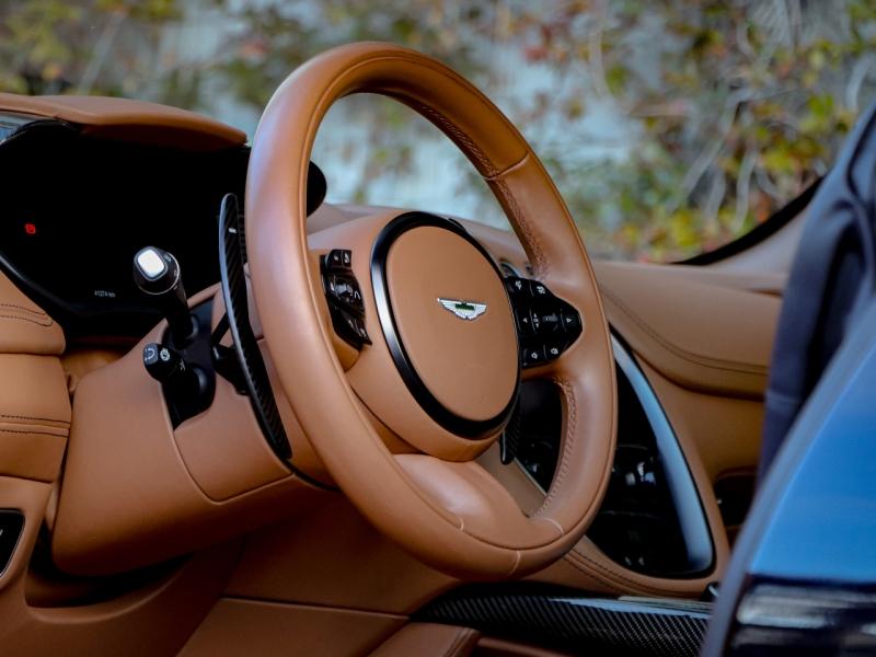 Image ASTON MARTIN DBX 4.0 V8 biturbo 707ch BVA9