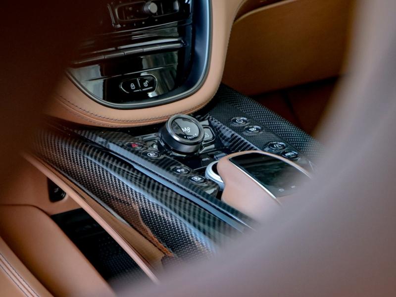 Image ASTON MARTIN DBX 4.0 V8 biturbo 707ch BVA9