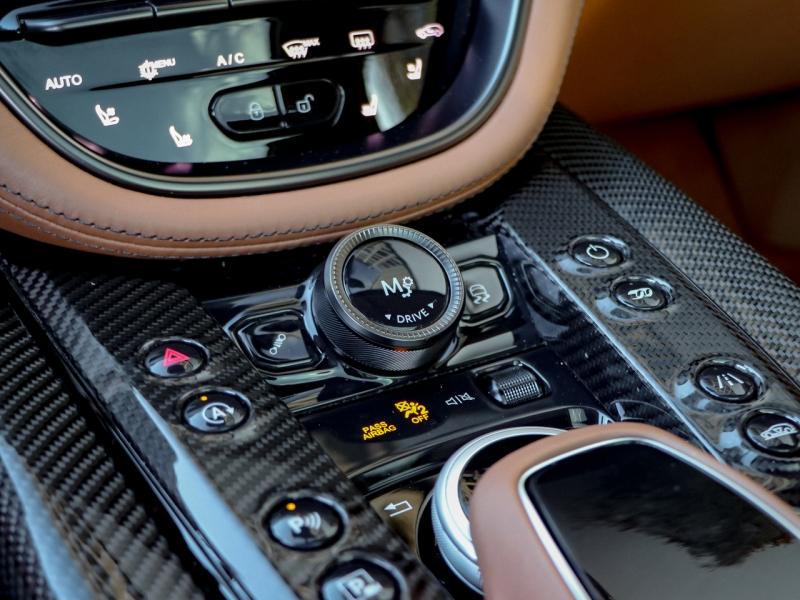 Image ASTON MARTIN DBX 4.0 V8 biturbo 707ch BVA9