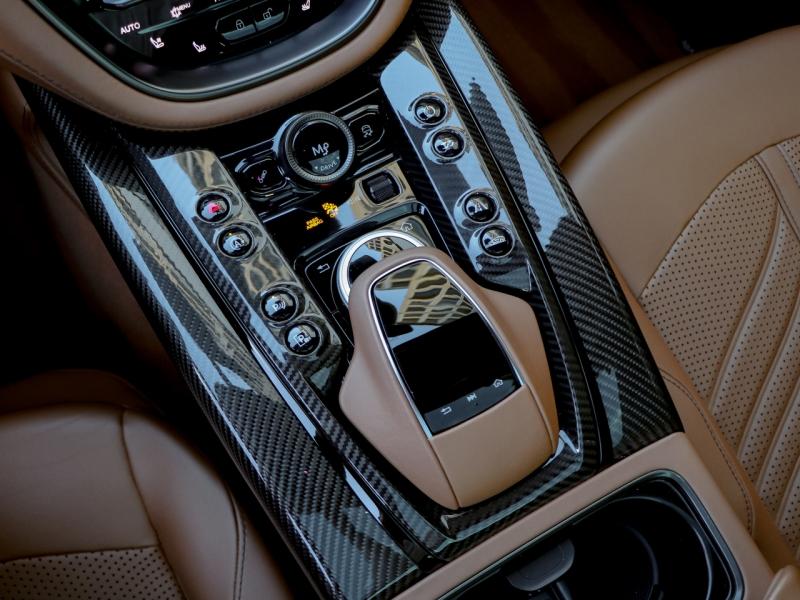 Image ASTON MARTIN DBX 4.0 V8 biturbo 707ch BVA9