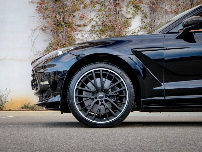 Image ASTON MARTIN DBX 4.0 V8 biturbo 707ch BVA9