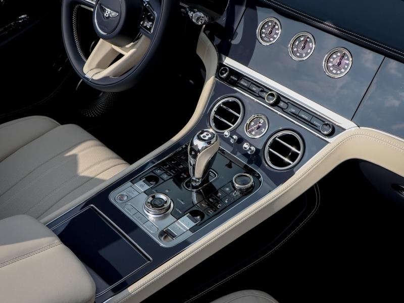 Image BENTLEY CONTINENTAL GTC V8 Hybrid 4.0 680ch