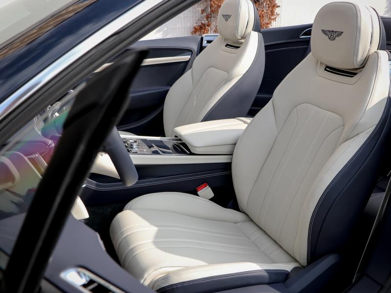 Image BENTLEY CONTINENTAL GTC V8 Hybrid 4.0 680ch