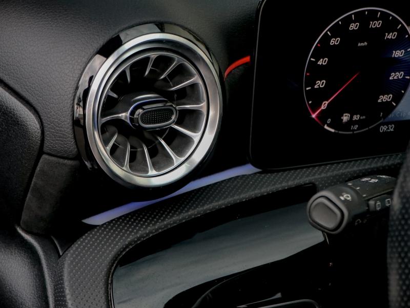 Image MERCEDES-BENZ Classe A 180 d 116ch AMG Line 8G-DCT
