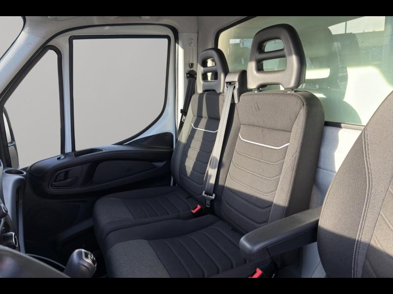 Image IVECO Daily CCb 35-160H / 3.0L / CAISSE & HAYON / 160CH / 2023 / 35C16 /