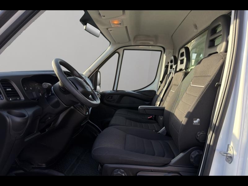 Image IVECO Daily CCb 35-160H / 3.0L / CAISSE & HAYON / 160CH / 2023 / 35C16 /