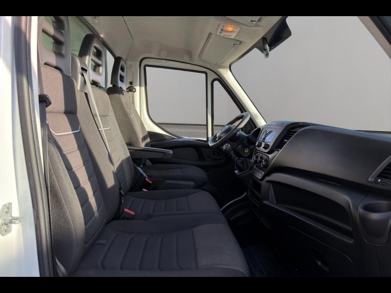 Image IVECO Daily CCb 35-160H / 3.0L / CAISSE & HAYON / 160CH / 2023 / 35C16 /