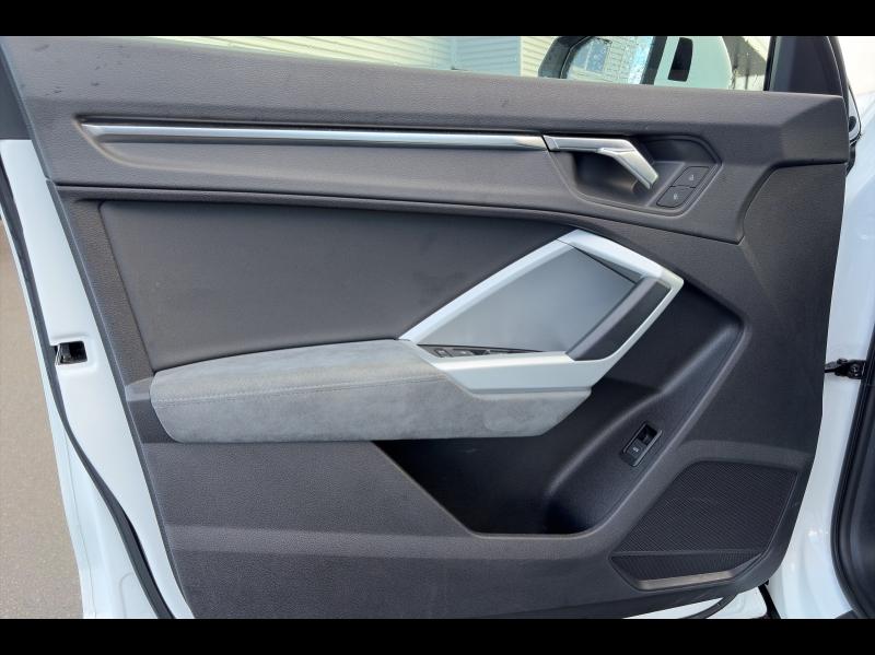 Image AUDI Q3 35 TFSI 150ch Mild Hybrid Design Luxe S tronic 7