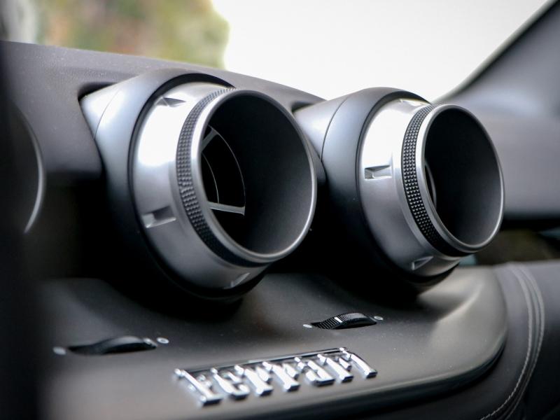 Image FERRARI F12 Berlinetta V12 6.3 740ch