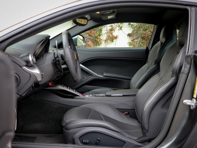 Image FERRARI F12 Berlinetta V12 6.3 740ch