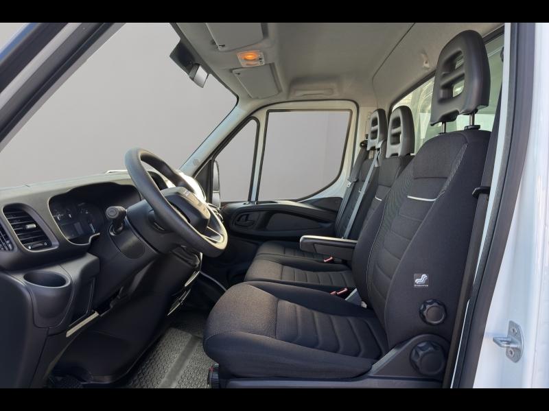 Image IVECO Daily CCb 35-160H / 3.0 160CH / CAISSE & HAYON / 35C16 / 2024 /
