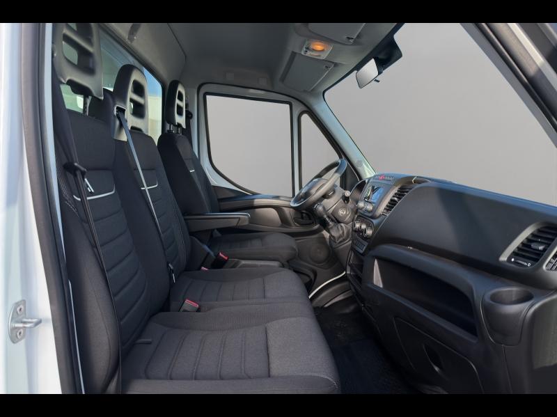 Image IVECO Daily CCb 35-160H / 3.0 160CH / CAISSE & HAYON / 35C16 / 2024 /