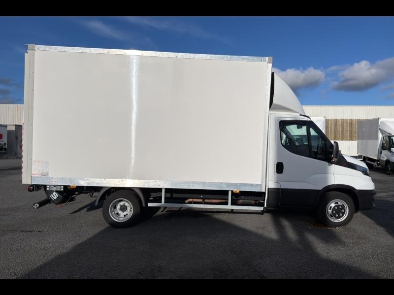 Image IVECO Daily CCb 35-160H / 3.0 160CH / CAISSE & HAYON / 35C16 / 2024 /