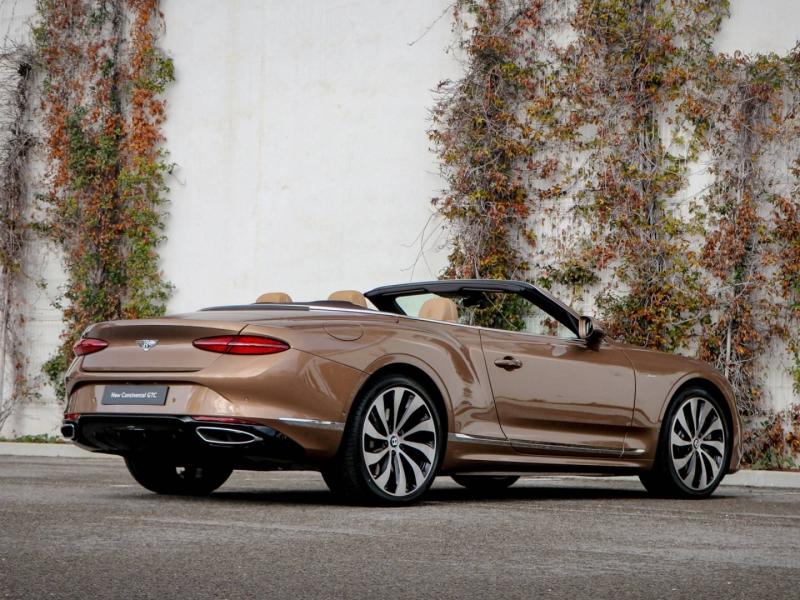 Image BENTLEY CONTINENTAL GTC Azure V8 Hybrid 4.0 680ch