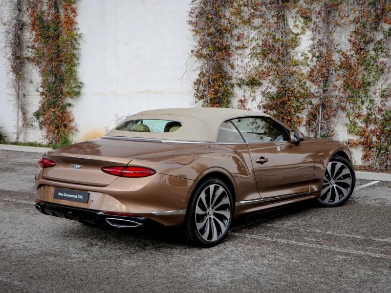 Image BENTLEY CONTINENTAL GTC Azure V8 Hybrid 4.0 680ch