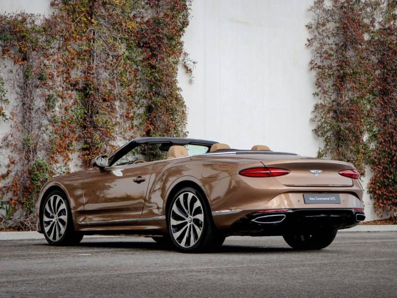 Image BENTLEY CONTINENTAL GTC Azure V8 Hybrid 4.0 680ch