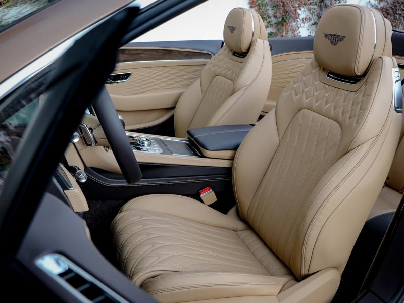 Image BENTLEY CONTINENTAL GTC Azure V8 Hybrid 4.0 680ch