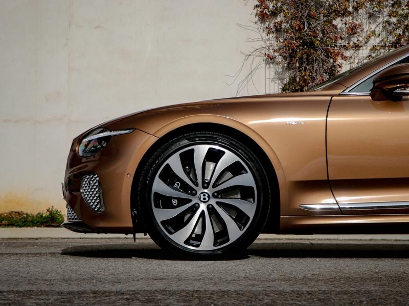 Image BENTLEY CONTINENTAL GTC Azure V8 Hybrid 4.0 680ch