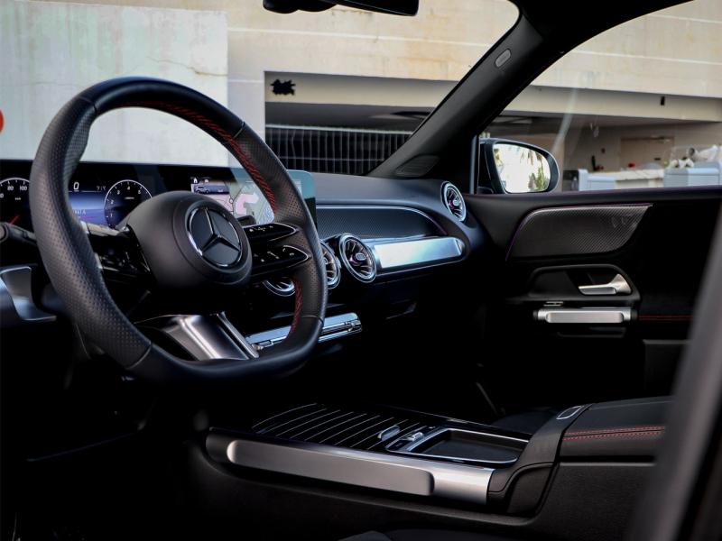 Image MERCEDES-BENZ GLB 180 136ch AMG Line 7G-DCT