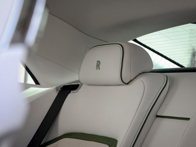 Image ROLLS-ROYCE Spectre SILVER BADGE