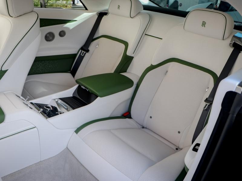 Image ROLLS-ROYCE Spectre SILVER BADGE