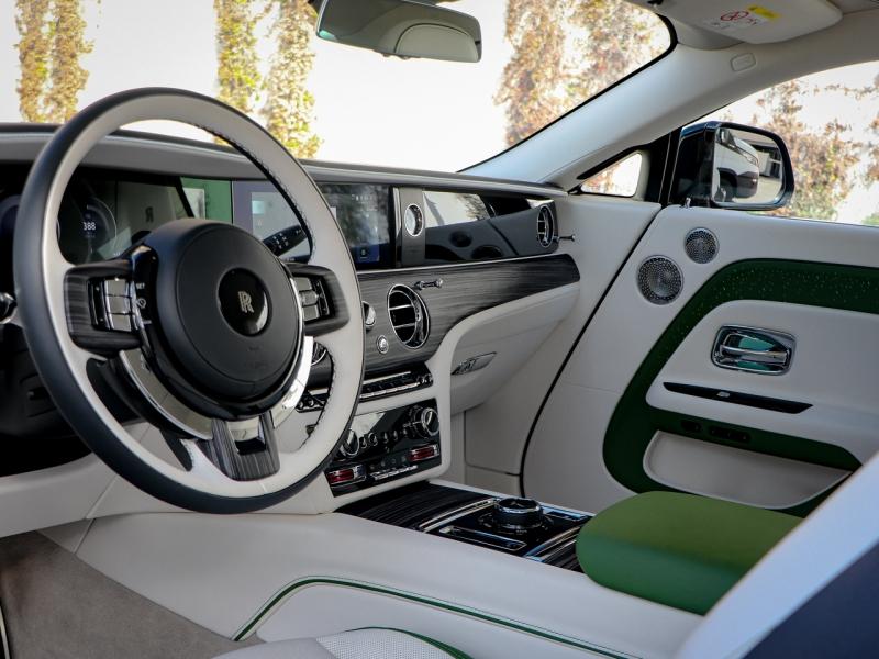 Image ROLLS-ROYCE Spectre SILVER BADGE