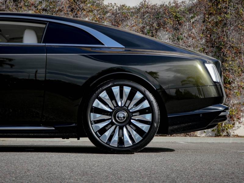 Image ROLLS-ROYCE Spectre SILVER BADGE