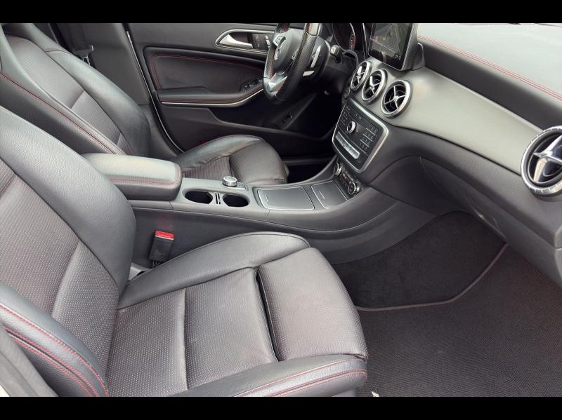 Image MERCEDES-BENZ CLA 220 d Fascination 7G-DCT